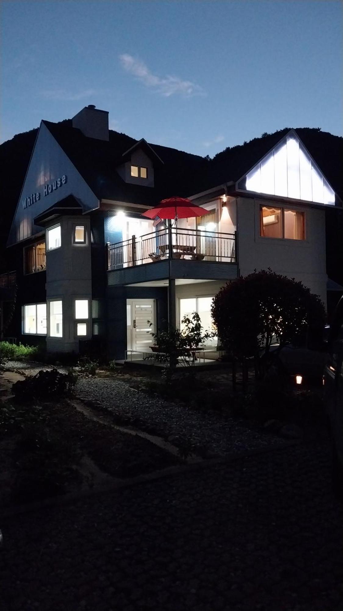 White House Hotel Namhae Buitenkant foto