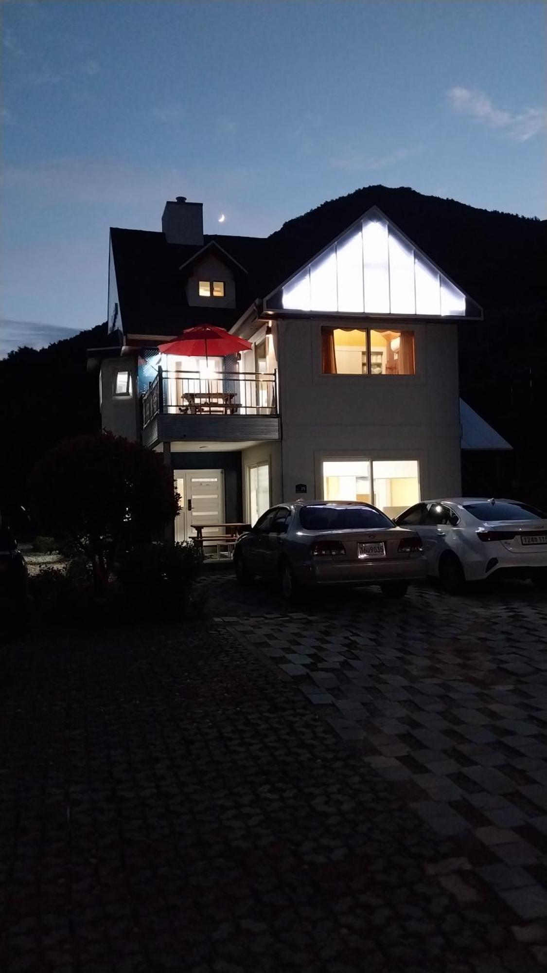 White House Hotel Namhae Buitenkant foto