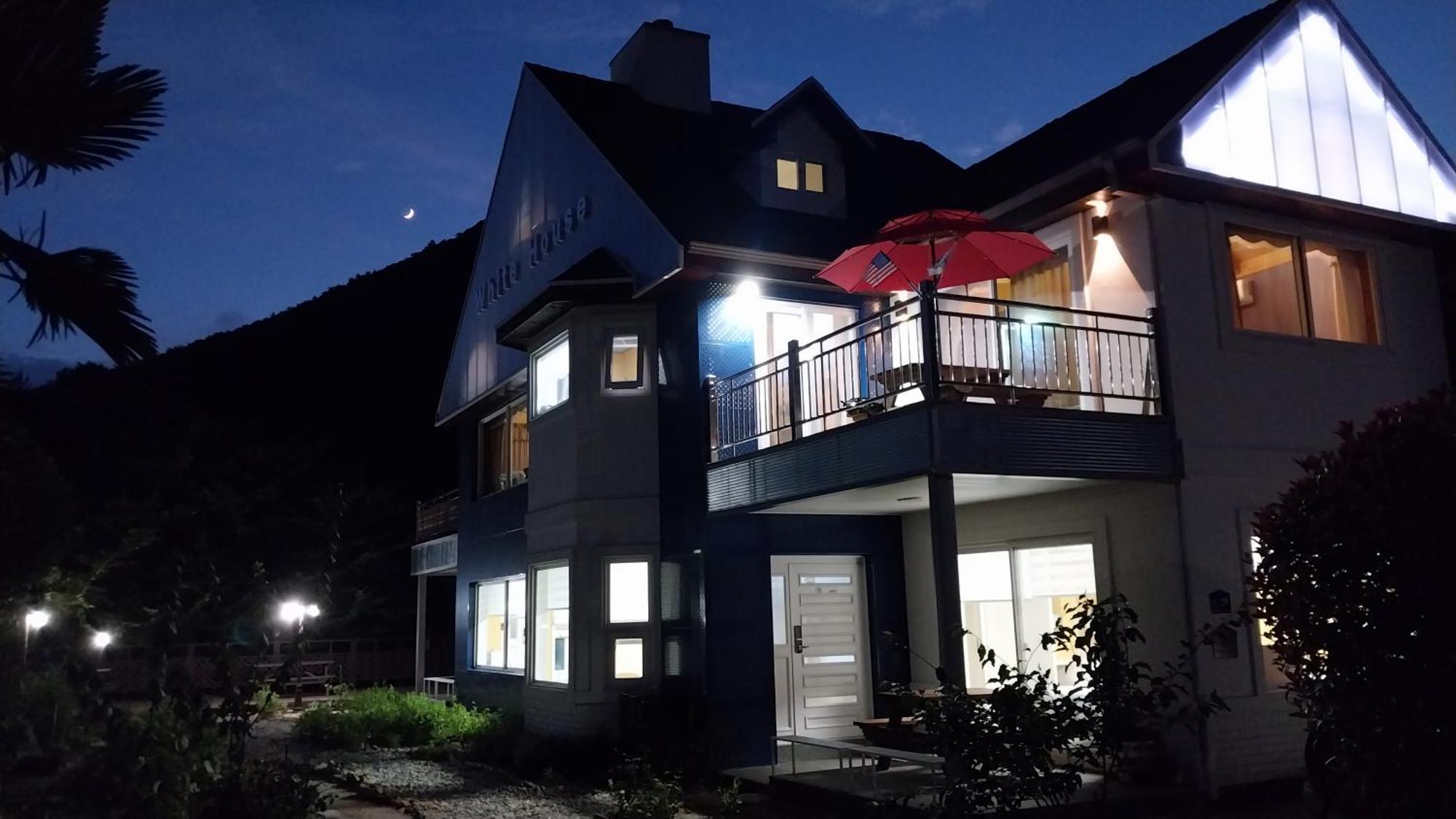 White House Hotel Namhae Buitenkant foto
