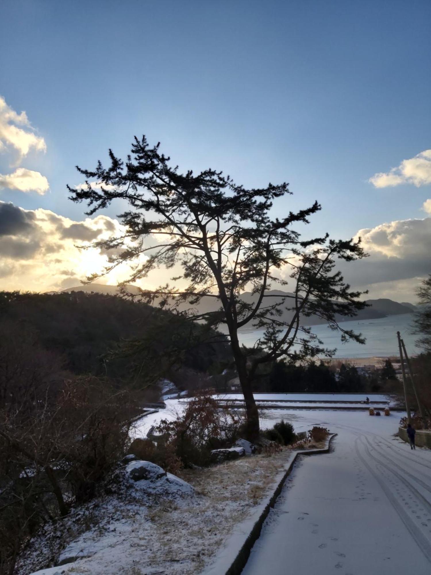 White House Hotel Namhae Buitenkant foto