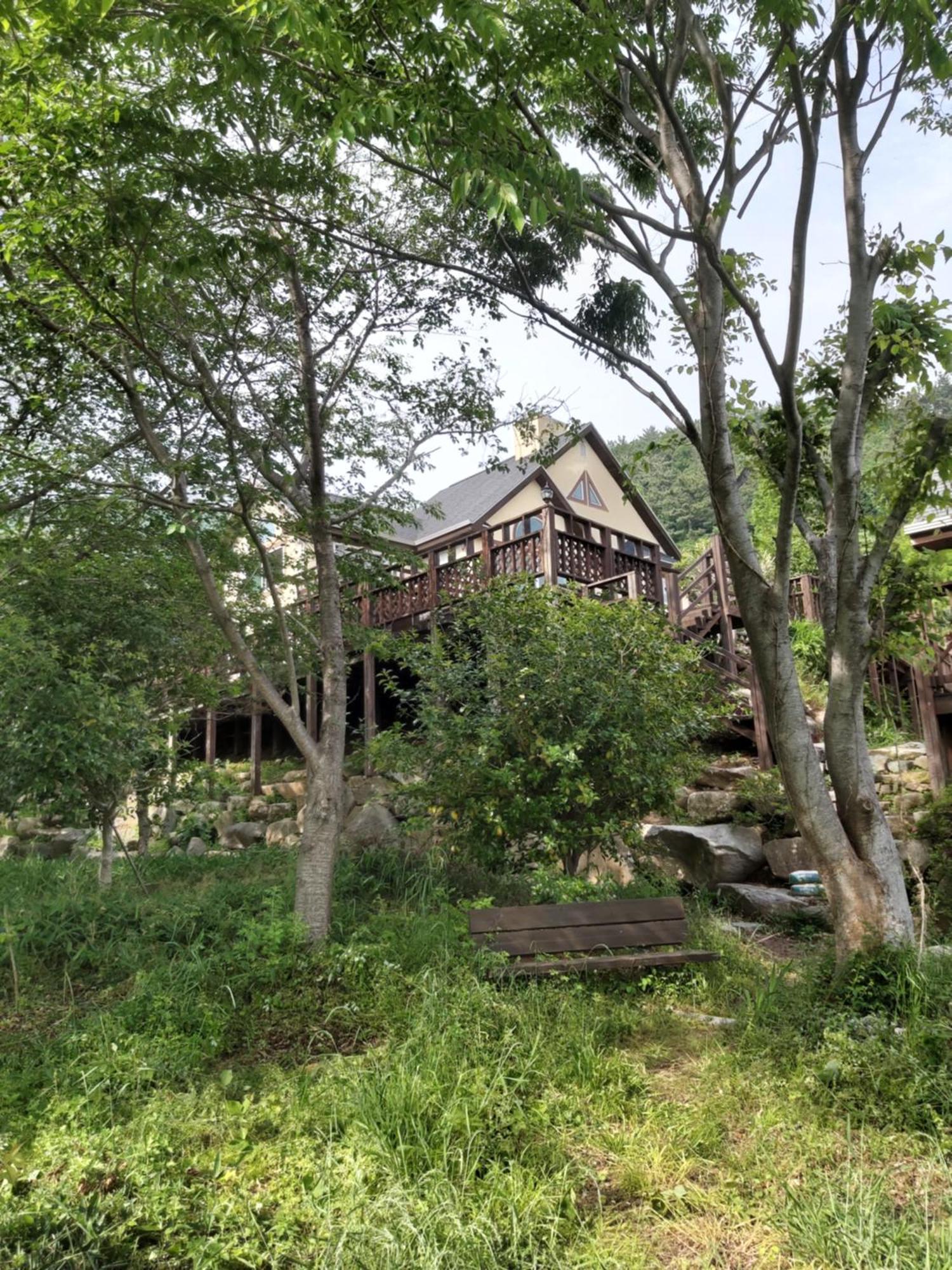 White House Hotel Namhae Buitenkant foto