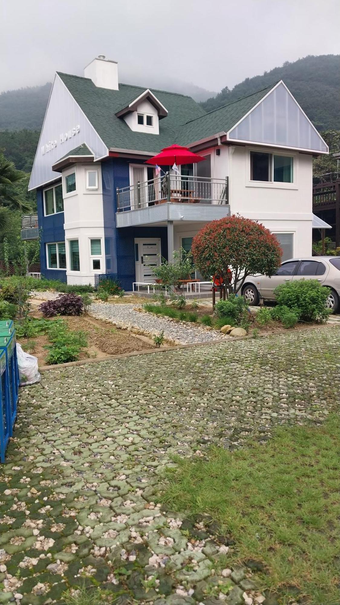 White House Hotel Namhae Buitenkant foto