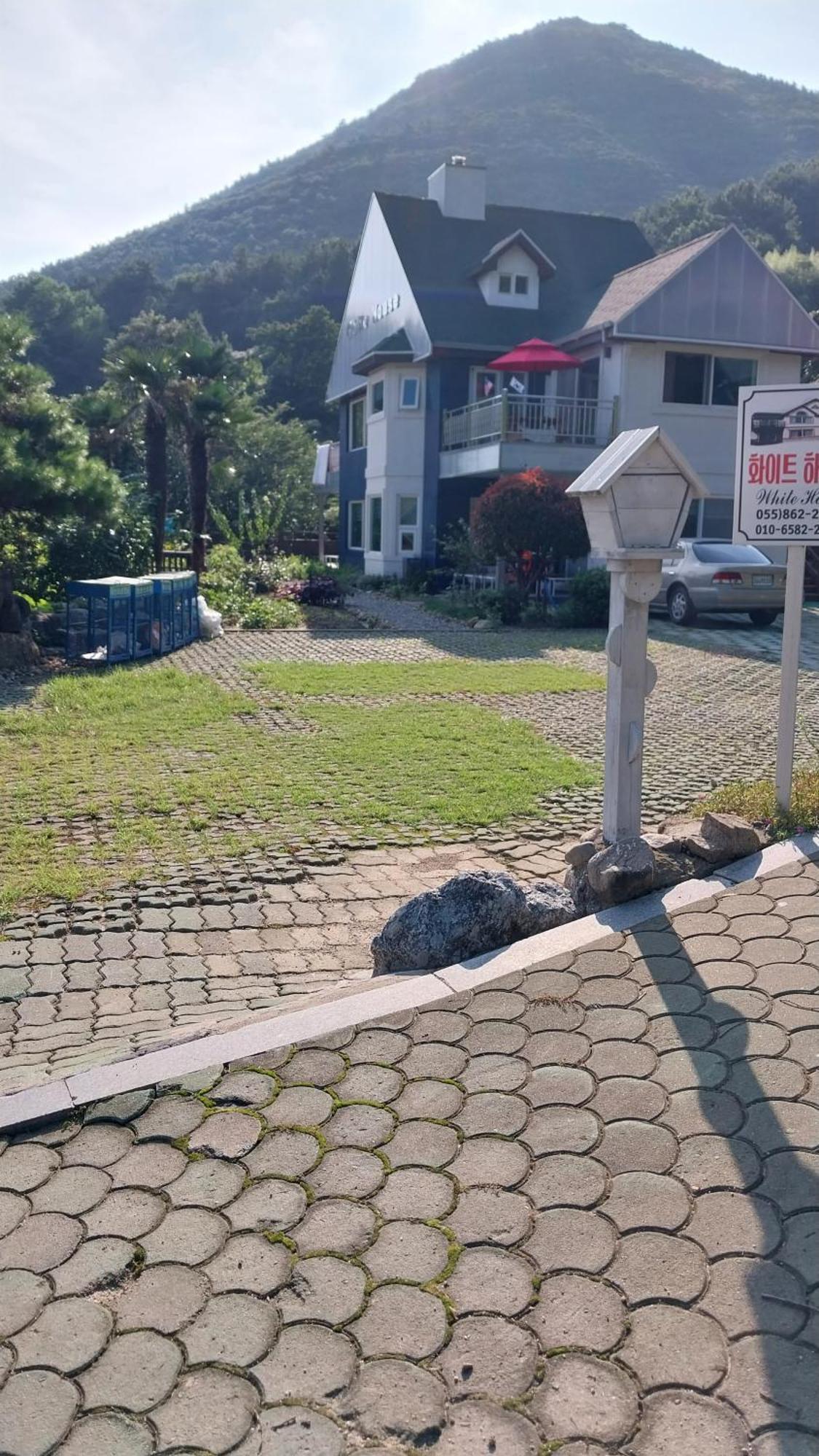 White House Hotel Namhae Buitenkant foto