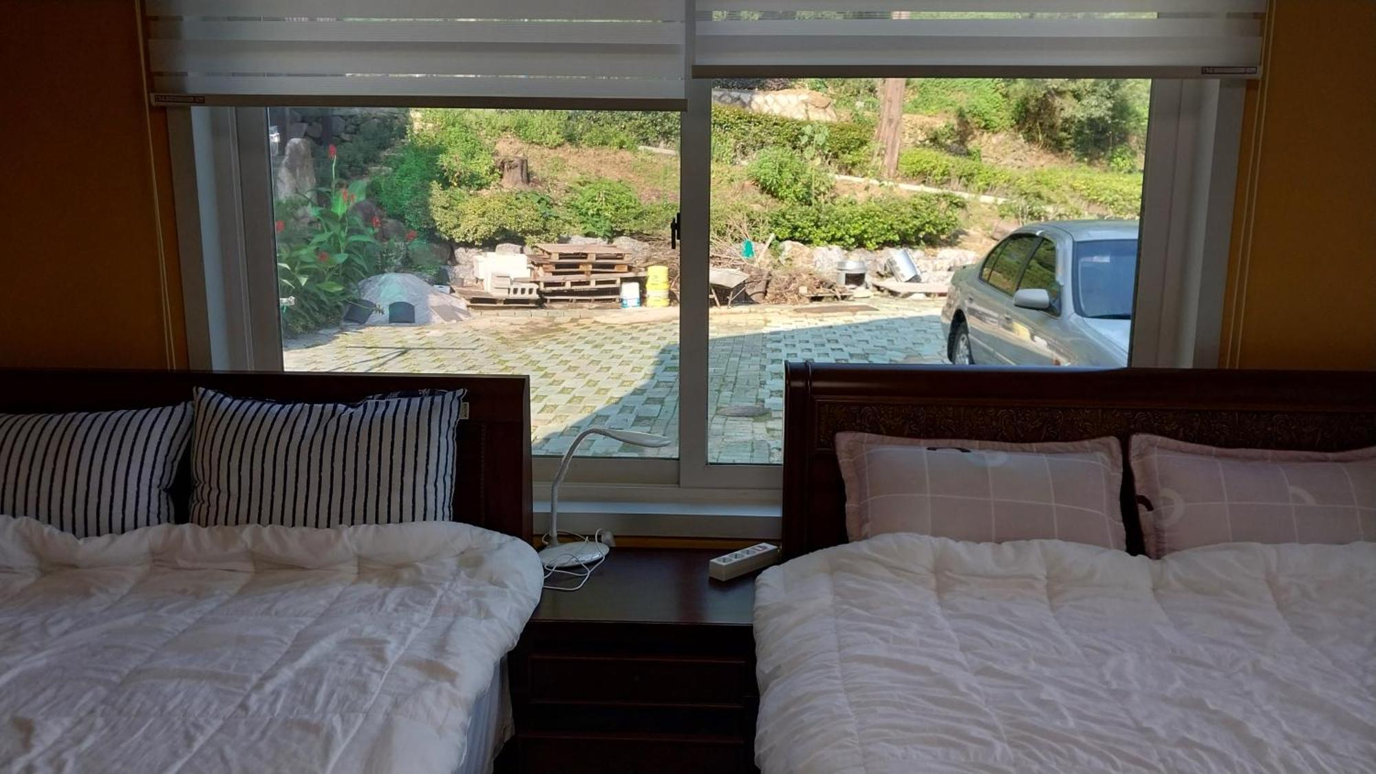 White House Hotel Namhae Buitenkant foto