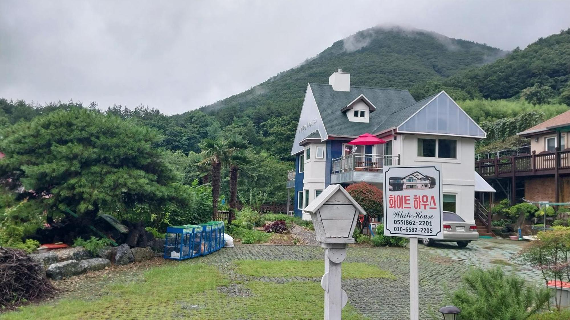 White House Hotel Namhae Buitenkant foto